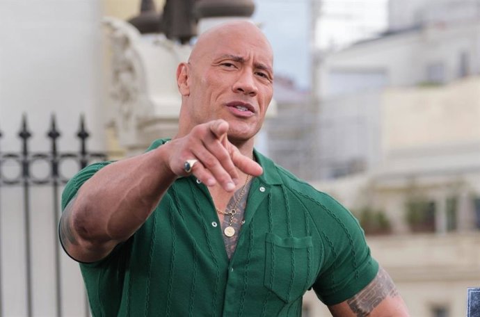 Dwayne Johnson, irreconocible como un anciano en lo nuevo de Ben Safdie