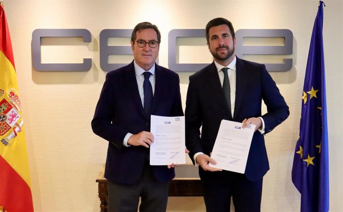 El presidente de la CEOE, Antonio Garamendi, y el de Cox,, Enrique Riquelme