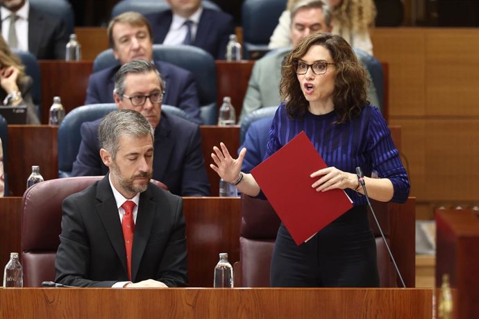 La presidenta de la Comunidad de Madrid, Isabel Díaz Ayuso, y el consejero de Presidencia, Justicia y Administración Local de la Comunidad de Madrid, Miguel Ángel García Martín, durante un pleno en la Asamblea de Madrid, a 22 de octubre de 2026, en Madrid
