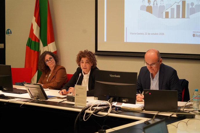 La viceconsejera de Trabajo y Seguridad Social, Elena Pérez Barredo, en la rueda de prensa para presentar la Estadística de Economía Social de 2024 y Avance de 2025 .