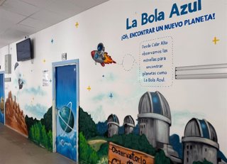 Decoración temática en las consultas infantiles del Centro Periférico de Especialidades Bola Azul, en Almería.