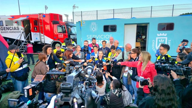 La presidenta del Cabildo de Tenerife, Rosa Dávila, en declaraciones a los medios durante el segundo simulacro volcánico que celebra la isla en el municipio de Guía de Isora