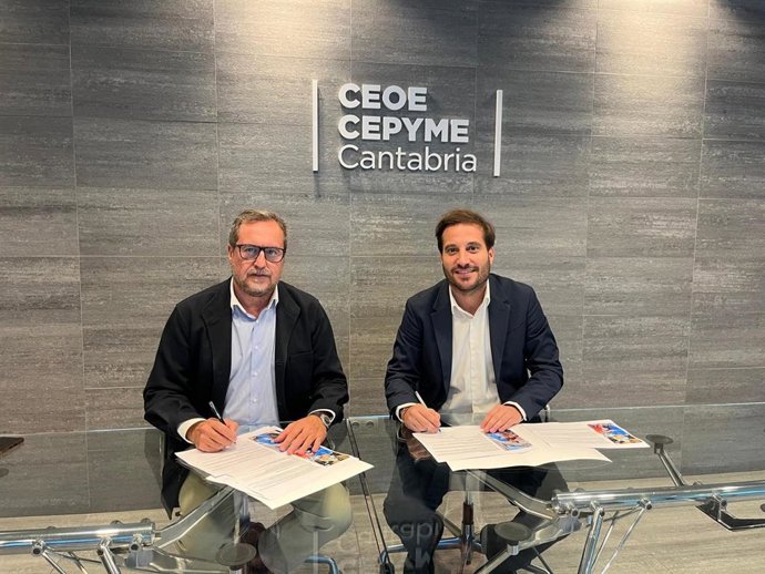 Firma del convenio entre CEOE CEPYME y Grupo Talento Inaternacional para facilitar la contratación de extranjeros por parte de las empresas cántabras
