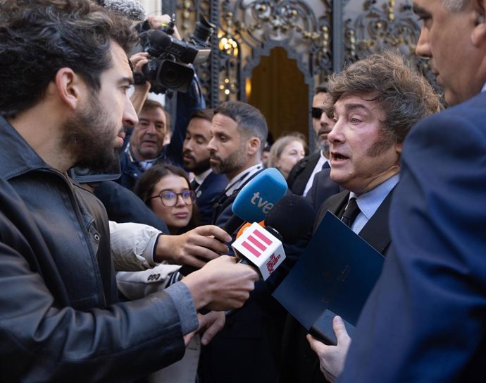 El presidente de la República Argentina, Javier Milei, participa en un desayuno informativo de Fórum Europa, en el Real Casino Gran Círculo de Madrid, a 21 de octubre de 2026, en Madrid (España).