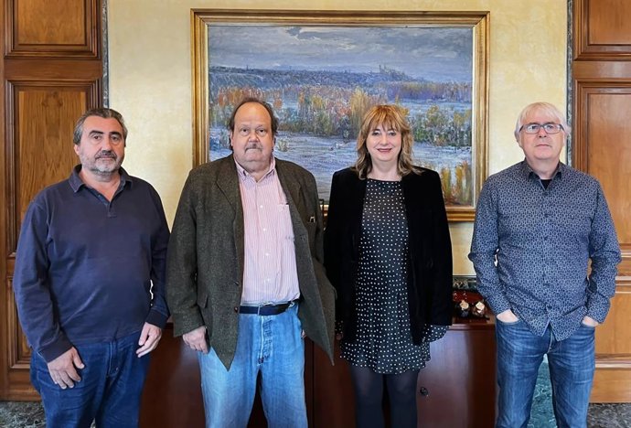 De izda. A dcha.: César Layana, director del Instituto Navarro de la Memoria; Diego García Elío; Ana Ollo, vicepresidenta del Gobierno de Navarra; y Josemi Gastón, historiador e investigador.