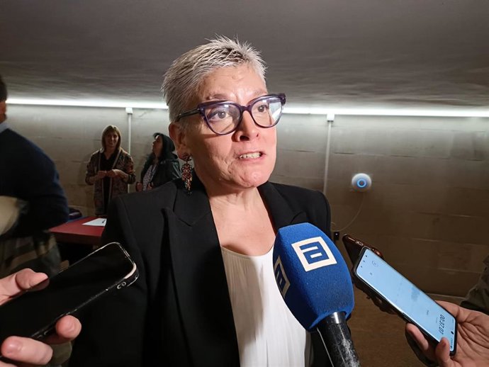 La consejera de Salud del Principado de Asturias, Concepción Saavedra, antes de participar en la inauguración de la jornada Salud y Medio Ambiente: retos para el sistema sanitario, celebrada en Laboral Ciudad de la Cultura