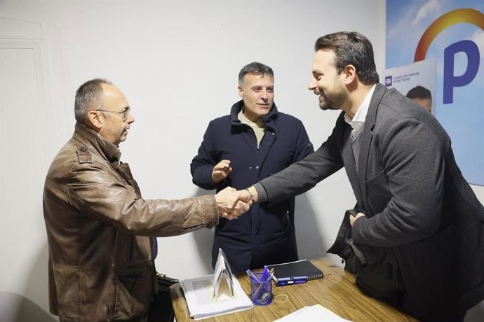 Álvaro Queipo, A La Derecha