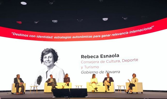 La consejera Esnaola en la mesa redonda de Turespaña.
