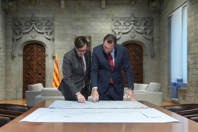 El presidente de la Generalitat, Salvador Illa, y el ministro de Transportes y Movilidad Sostenible, Óscar Puente