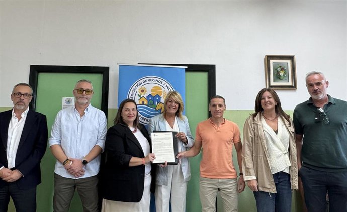 Firma de convenio entre el Ayuntamiento, Emtusa y los vecinos de La Ribera.