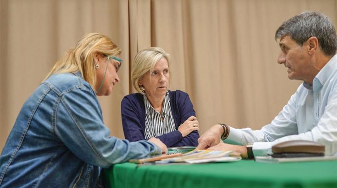 El PSOE de Granada exige una financiación pública sostenible para colectivos como AGDEM y urge a la Junta a desbloquear el grado III+ para las personas con esclerosis múltiple