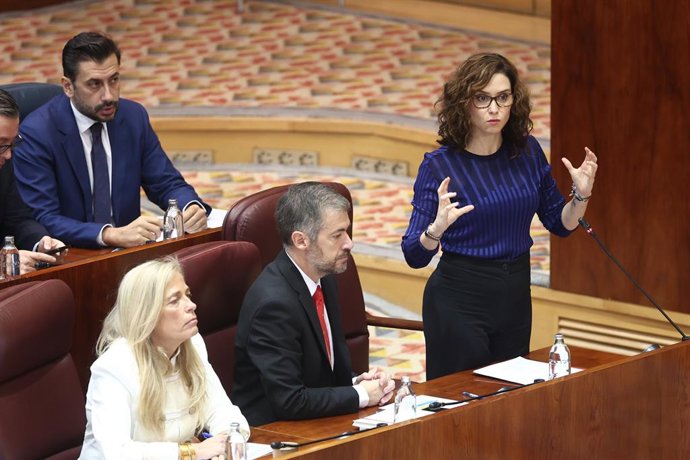 La presidenta de la Comunidad de Madrid, Isabel Díaz Ayuso, durante un pleno en la Asamblea de Madrid, a 22 de octubre de 2026, en Madrid (España). La Asamblea de Madrid aprueba hoy con la mayoría absoluta del PP las leyes de Defensa del contribuyente y d