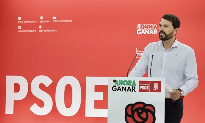 El secfretario general del PSOE de Extremadura, Álvaro Sánchez Cotrina
