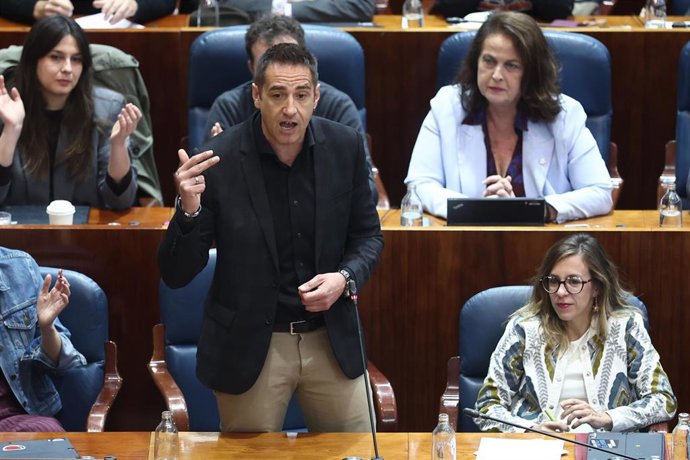 El diputado de Más Madrid en la Asamblea, Emilio Delgado, durante un pleno en la Asamblea de Madrid, a 22 de octubre de 2026, en Madrid (España). La Asamblea de Madrid aprueba hoy con la mayoría absoluta del PP las leyes de Defensa del contribuyente y de 