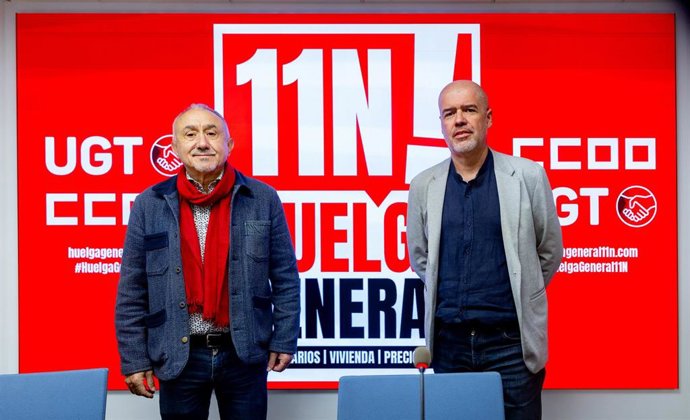 El secretario general de UGT, Pepe Álvarez (i), y el secretario general de CCOO, Unai Sordo.