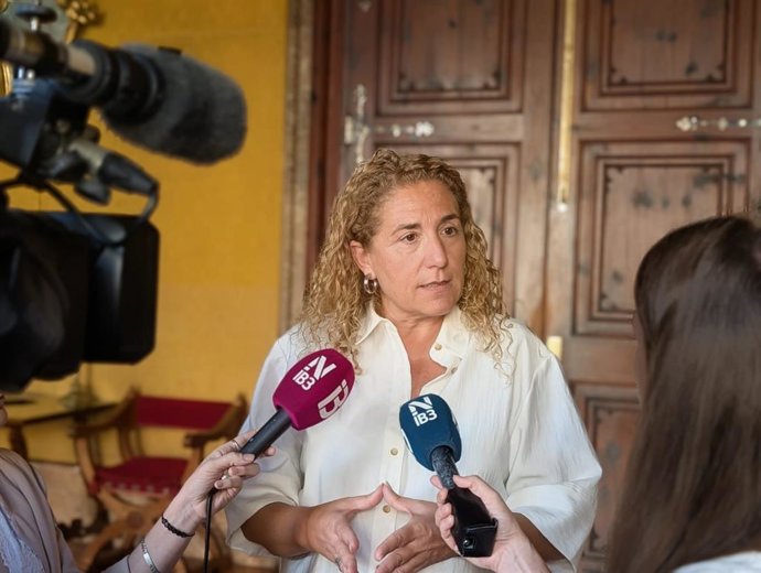 La portavoz de MÉS per Mallorca en el Consell, Catalina Inés Perelló, en declaraciones a los medios.