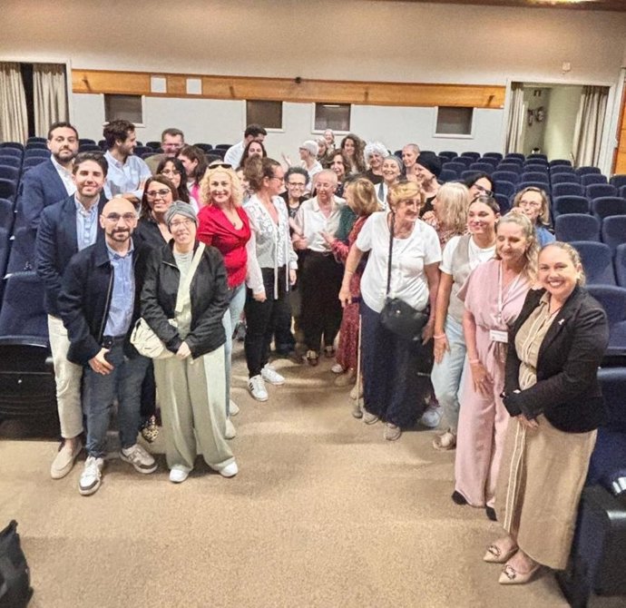El Hospital Regional de Málaga aborda el cáncer de mama desde la experiencia de profesionales y pacientes