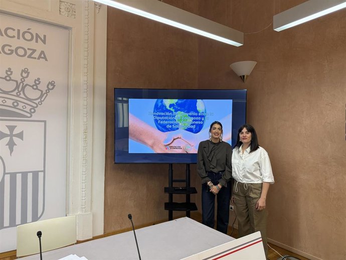 La diputada delegada de Cooperación y Solidaridad Internacional, Nerea Marín, y la presidenta de la FAS, Isabel Funes, en la renvación del convenio de colaboración entre ambas instituciones este jueves, 22 de octubre.