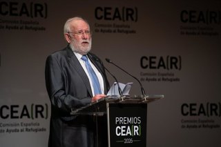 El presidente de CEAR, Carlos Berzosa, interviene durante la X Edición de los Premios de la Comisión Española de Ayuda al Refugiado (CEAR), en La Casa Encendida, a 20 de octubre de 2026, en Madrid (España). 