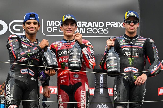MARQUEZ Marc (spa), Ducati Lenovo Team, Ducati Desmosedici GP26, podium, portrait with MARTIN Jorge (spa), Aprilia Racing, Aprilia RS-GP26 and BEZZECCHI Marco (ita), Aprilia Racing, Aprilia RS-GP26 during the 2026 MotoGP Motul Grand Prix of Japan on the T