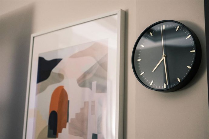 Que un hogar utilice más energía al acercarse el invierno no demuestra, por sí solo, que el ajuste del reloj ahorre o deje de ahorrar, según Gana Energía