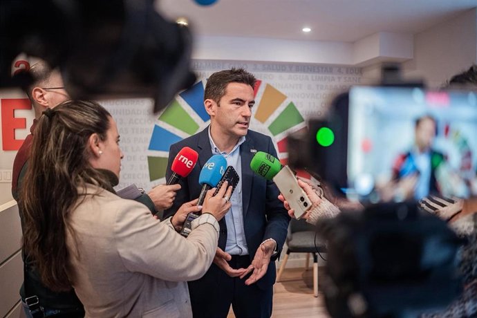 El secretario general del PSOE de Cantabria, Pedro Casares