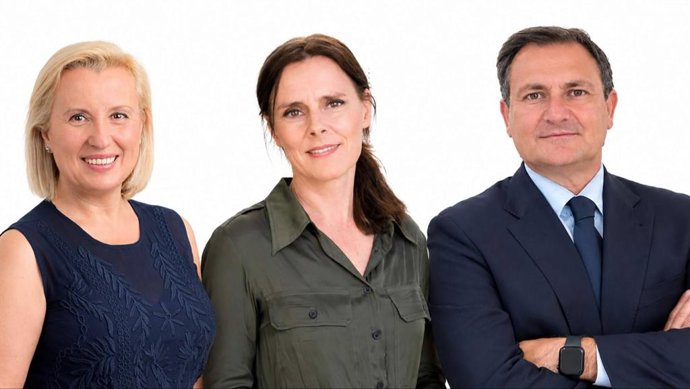 De izquierda a derecha: Áurea Benito, Ine Snater y Joaquín M. López, nuevo comité asesor de Alan.