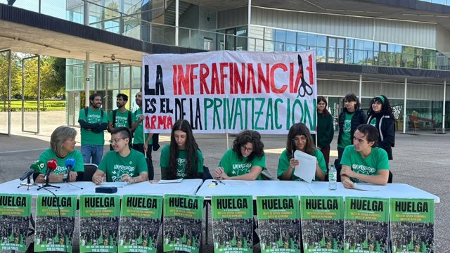 Rueda de prensa para presentar la huelga de la comunidad educativa universitaria para el 4 y 5 de noviembre.