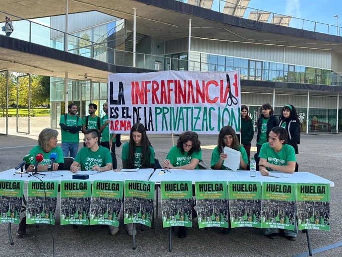 Rueda de prensa para presentar la huelga de la comunidad educativa universitaria para el 4 y 5 de noviembre.
