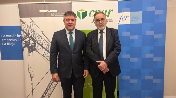 El presidente de la Confederación Nacional de la Construcción (CNC), Pedro Fernández Alén, junto al presidente de la CPAR, Carlos del Rey