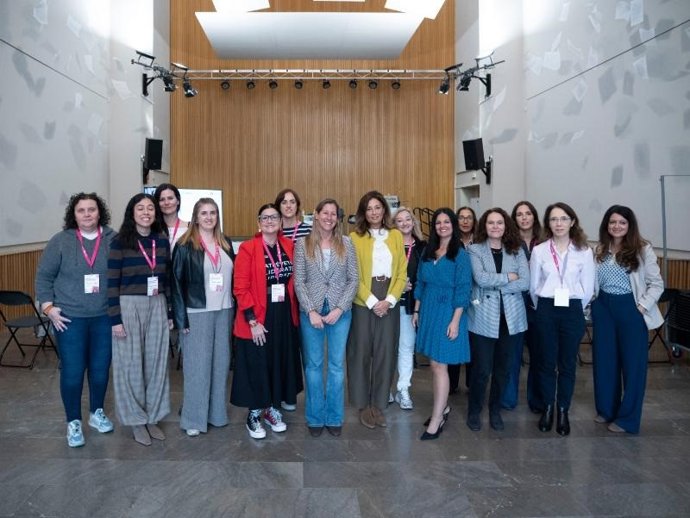 Más de 60 mujeres riojanas se reúnen en un programa sobre desarrollo profesional y toma de decisiones