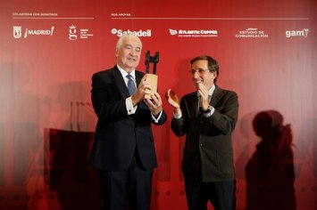 José Bogas junto a José Luis Martínez-Almeida