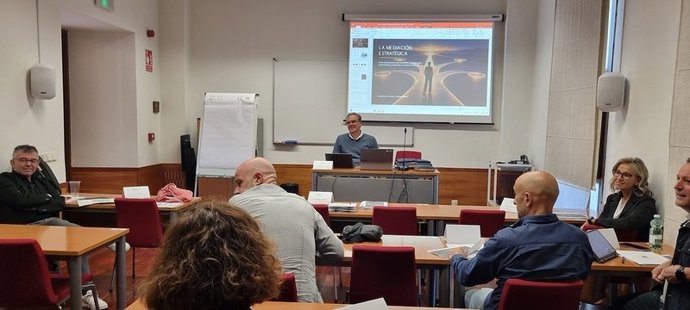 Asistentes a la microcredencial sobre competencias avanzadas para la mediación.