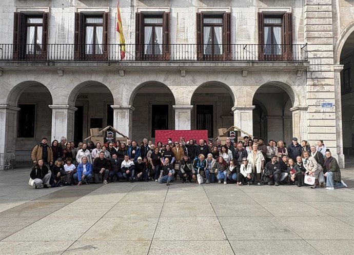 Concentración en Santander para reclamar una vivienda digna.