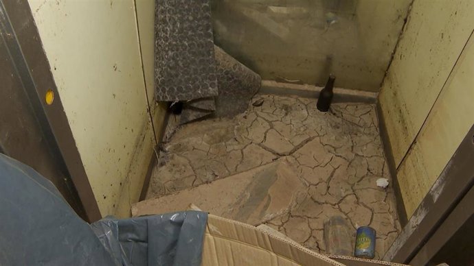 Imagen de archivo de un ascensor con daños por la dana de 2024
