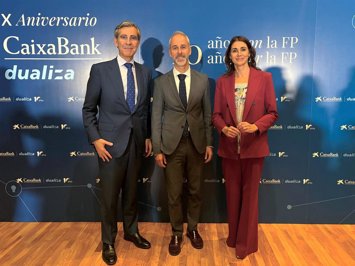 El consejero de Educación, Sergio Silva, asiste en Madrid al 10º anivesario de CaixaBank Dualiza que colabora con la FP cántabra