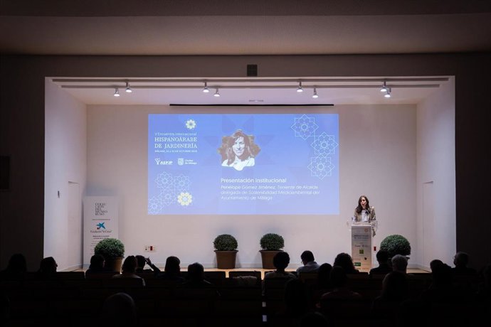 Archivo - La concejala delegada de Sostenibilidad Medioambiental, Penélope Gómez, interviene en el V Encuentro Internacional Hispanoárabe de Jardinería