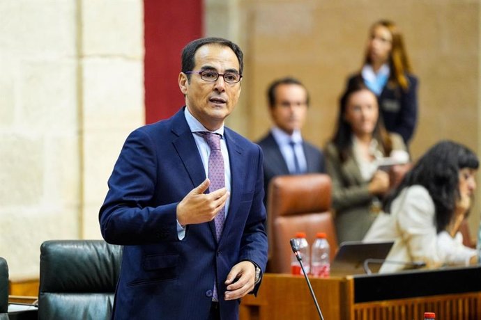 El consejero de Inteligencia Artificial, José Antonio Nieto, en el pleno del Parlamento del 22 de octubre de 2026.