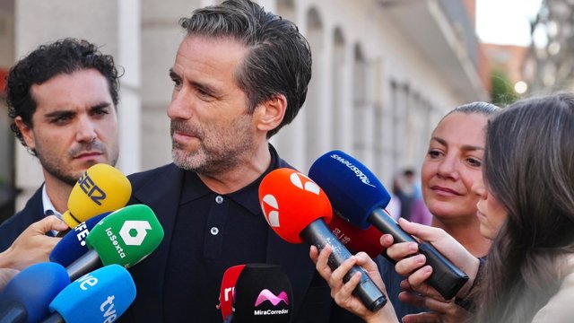 El portavoz nacional del PP, Borja Sémper, atiende a los medios en Torrejón de Ardoz (Madrid).
