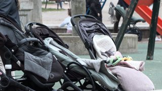 Archivo - Carritos de bebé.