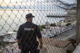 Foto: La Policía localiza a 74 migrantes hacinados, diez menores, en un piso en el barrio del Príncipe de Ceuta