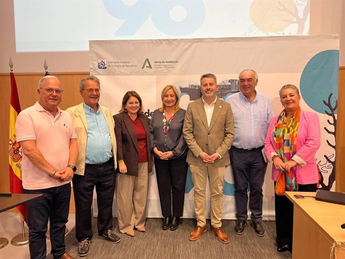 La viceconsejera de Agricultura, Pesca, Agua y Desarrollo Rural, Consolación Vera, ha destacado la “buena interlocución” que mantiene la Junta de Andalucía con la Federación Andaluza de Cofradías de Pescadores y con el conjunto de cofradías andaluzas.