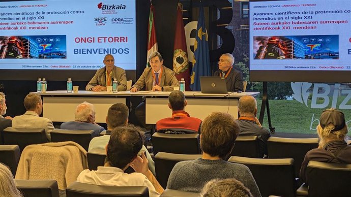 El diputado Ager Izagirre en la apertura de la jornada 'Avances científicos de la protección contra incendios en el siglo XXI' en Getxo.