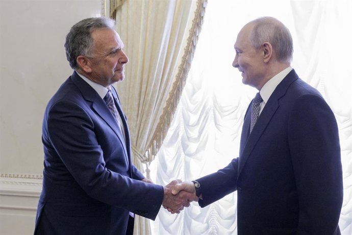 El enviado especial de EEUU, Steve Witkoff, y el presidente de Rusia, Vladimir Putin.