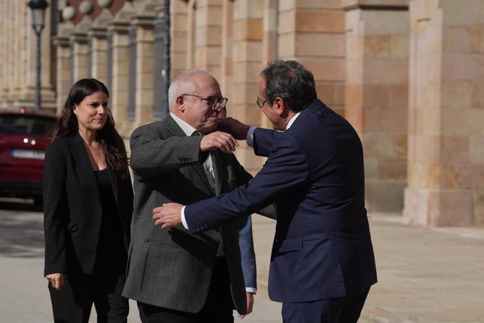 Josep Rull i Lluís Puig a les portes del Parlament