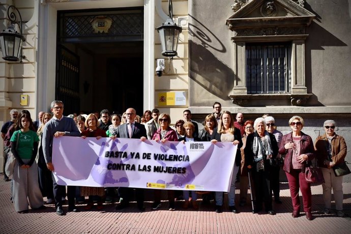 Minuto de silencio en recuerdo de la última víctima de violencia de género en la Comunidad de Madrid
