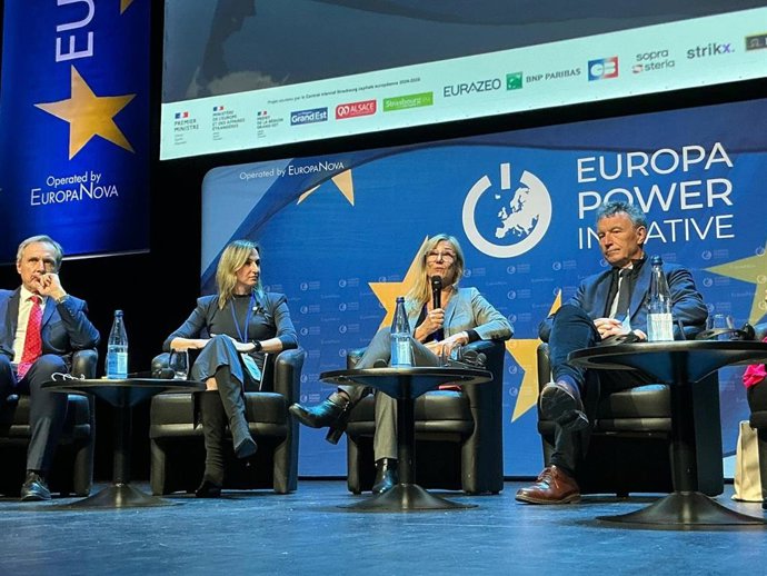 Maria Ubarrertxena 'Eskualdeak, hiriak eta tokiko agintariak. Beren lurraldeen bidez, Europaren boterea biderkatzea' izenburuko mahai inguruan, Estrasburgon