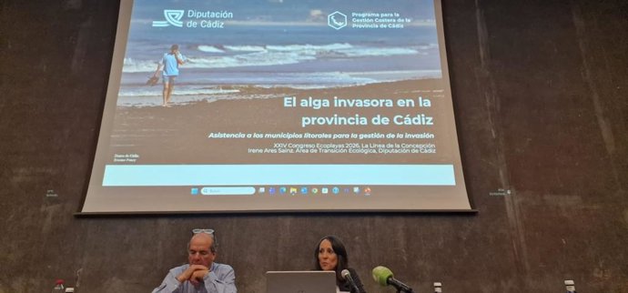 La jefa del Servicio de Medio Ambiente, Irene Ares, en el Congreso Ecoplayas en La Línea.
