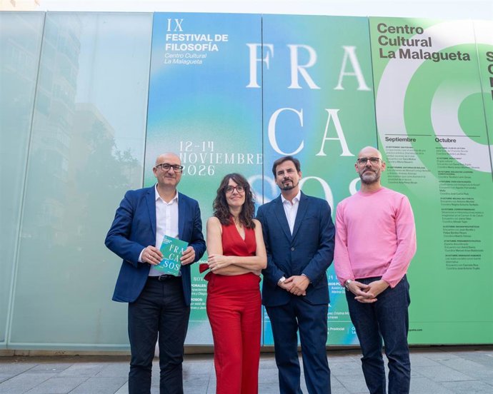 Vicepresidente de la Diputación y diputado de Cultura, Manuel López Mestanza; el comisario del Festival de Filosofía , Valerio Rocco, y la coordinadora del ciclo Filosofía Ambulante, Cristina Consuegra