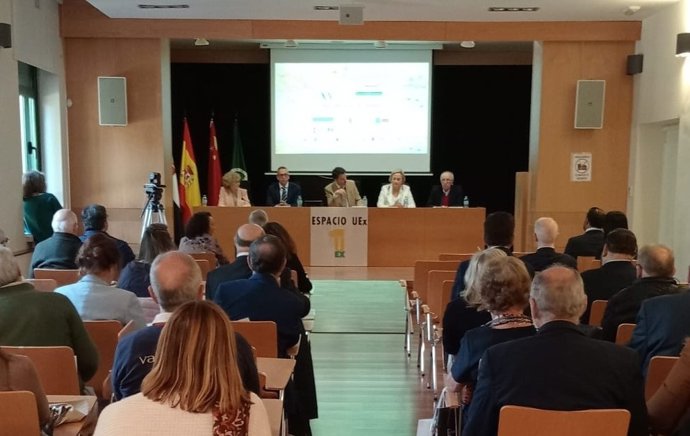 Asistentes al congreso internacional 'Frey Nicolás de Ovando: el extremeño que organizó el Nuevo Mundo'